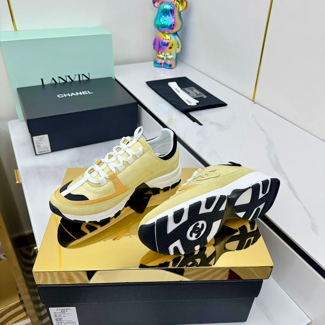 👟👟Ex-factory price 600👟👟High quality! ! ! CHANEL Chanel 25A latest thick-soled casual sports shoes. The counter is synchronized. The counter is very popular. It is a shoe that is very difficult to buy. The most popular thick-soled casual shoes on the Internet. As you can imagine, the most popular thick-soled casual shoes can not be missed. It has both good looks and comfort. Simple and versatile. The thick sole increases the height and is super versatile. Whoever wears it will look better. Upper: cowhide stitching. Lining: breathable mesh. Outsole: TPU original outsole. Size: 35-41 👉